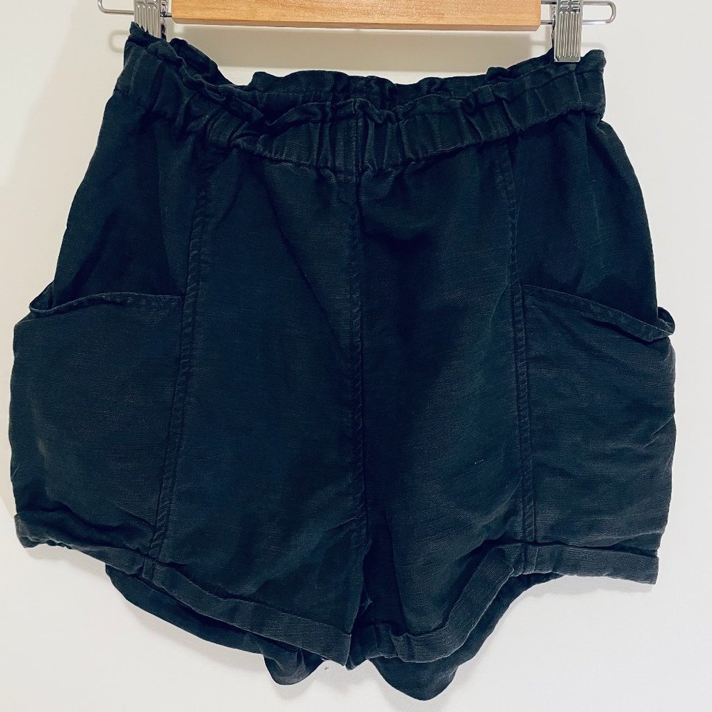 Black Aritzia Wilfred Shorts